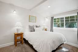 3 Bedroom Manresa - Image 5