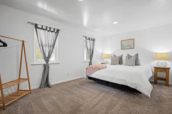 3 Bedroom Manresa - Image 3