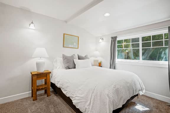 3 Bedroom Manresa - Image 5