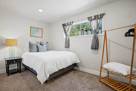3 Bedroom Manresa - Image 4
